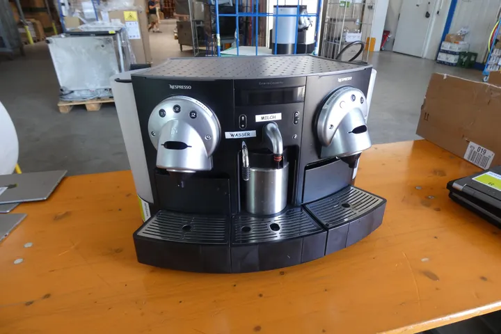 Nespresso Professional - Kaffeeautomat Modell: Gemini 702 / CS 220